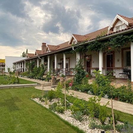Country Club La Mesteceni Sebeş 외부 사진